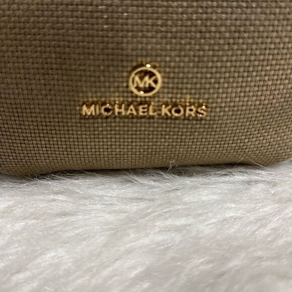 Michael Kors Women's Annie Gold/Tan Messenger Shoulder Bag - Picture 4 of 12